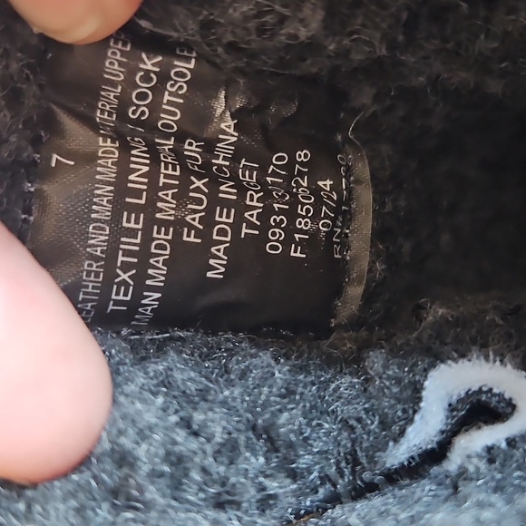 Cat & Jack Black Snowboots - Picture 9 of 11